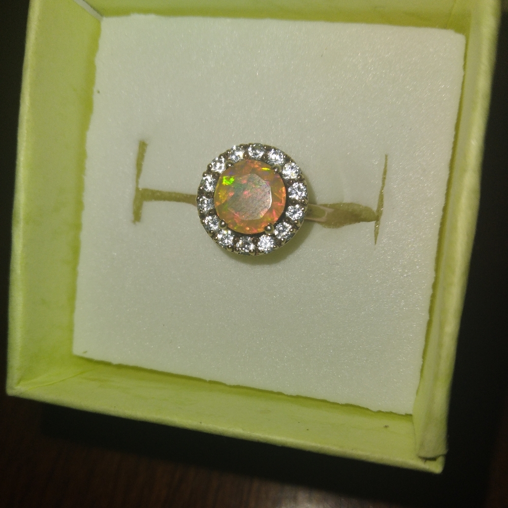 Rare Ethiopian fire opal in 18k vermeil Stamped 925, sun blossom